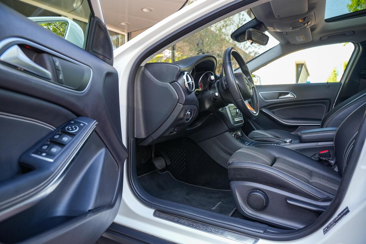 Mercedes-Benz GLA-KLASSE 180 Sport Edition Panoramadak Airco Stoelverw. PDC