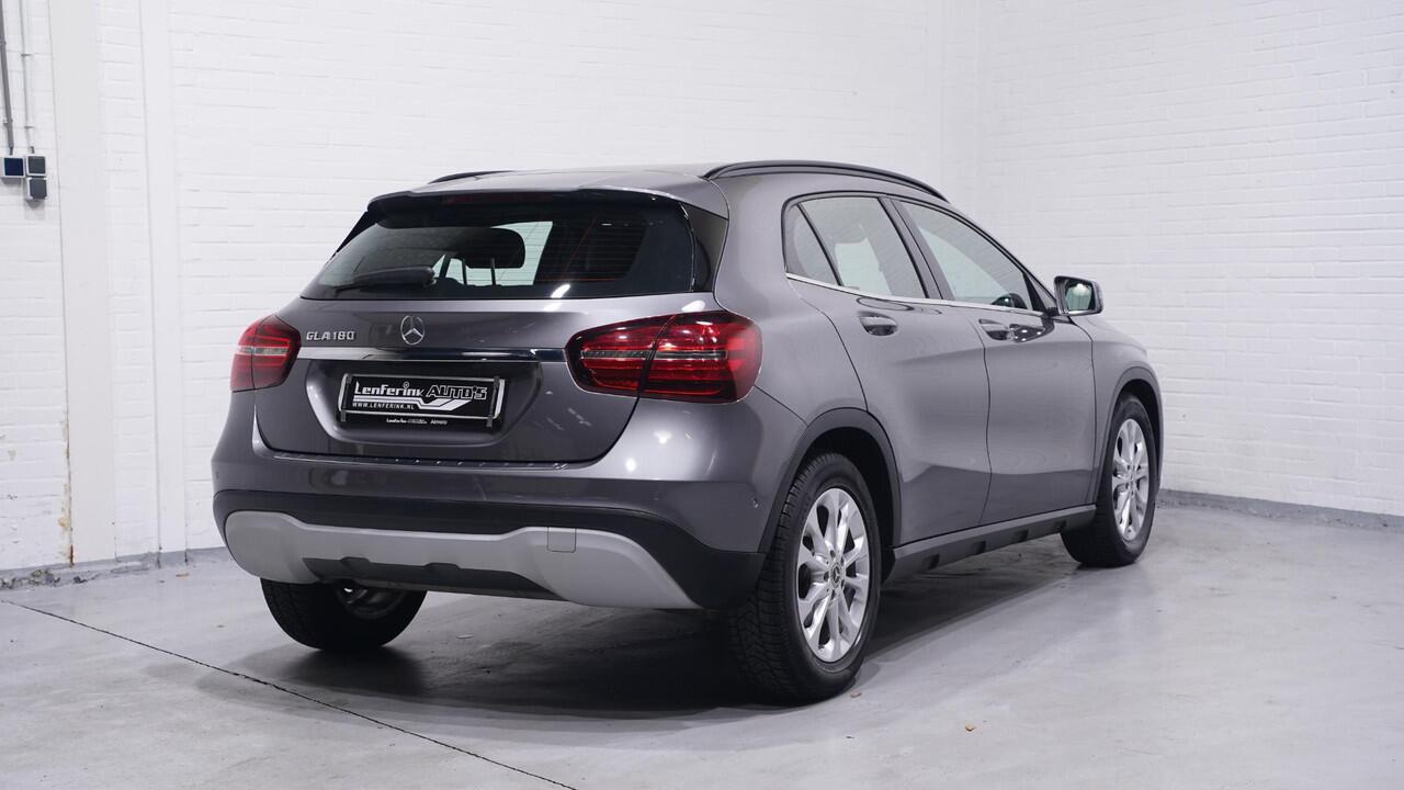 Mercedes-Benz GLA-KLASSE 180 Business Solution Limited Navi Clima Camera PDC NAP Leder/stof Sportstoelen Led koplampen