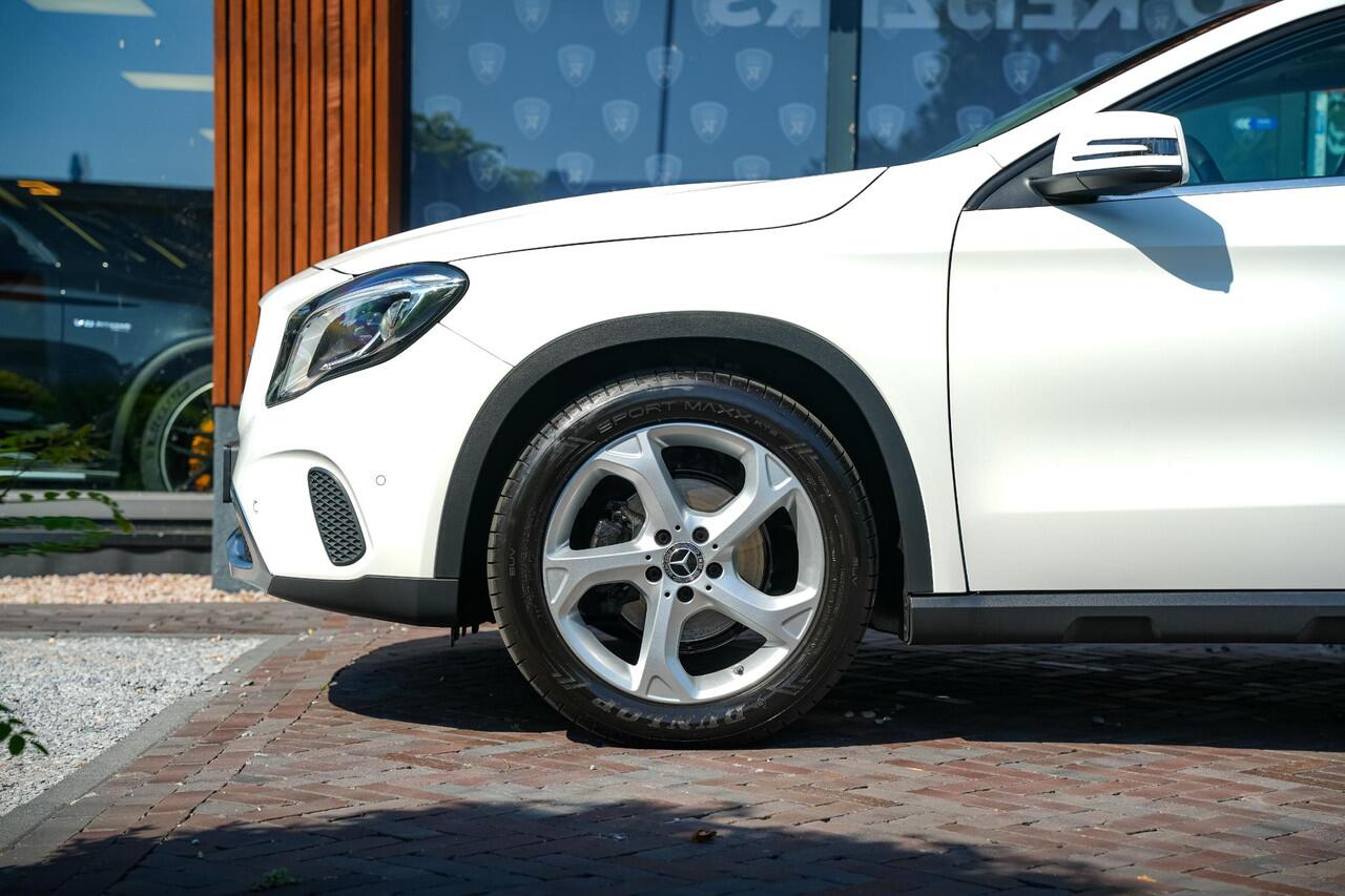 Mercedes-Benz GLA-KLASSE 180 Sport Edition Panoramadak Airco Stoelverw. PDC