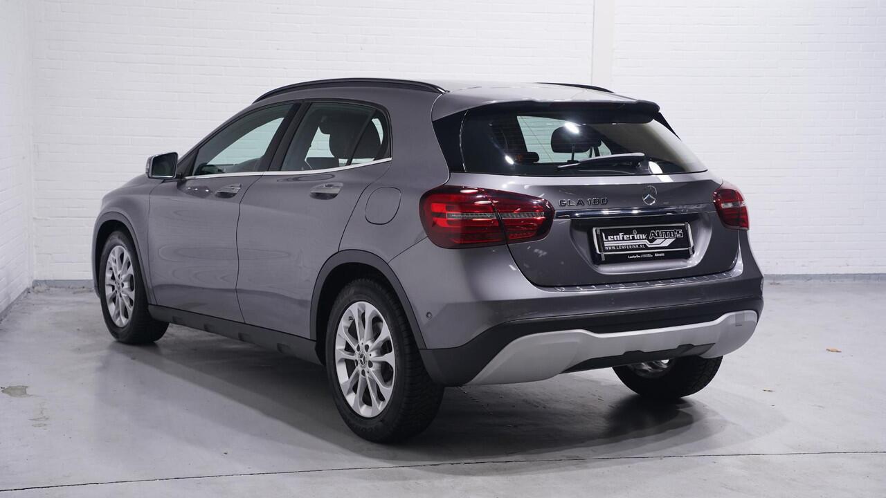 Mercedes-Benz GLA-KLASSE 180 Business Solution Limited Navi Clima Camera PDC NAP Leder/stof Sportstoelen Led koplampen Rijklaar!