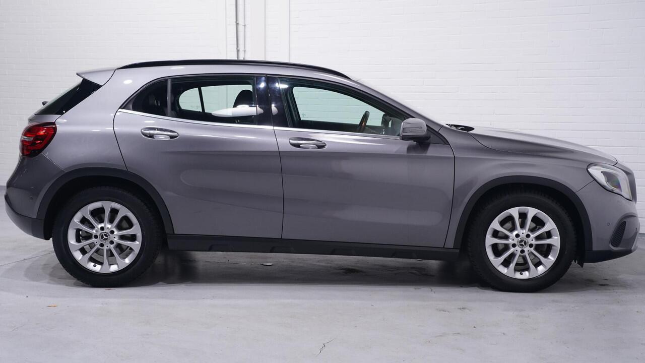 Mercedes-Benz GLA-KLASSE 180 Business Solution Limited Navi Clima Camera PDC NAP Leder/stof Sportstoelen Led koplampen Rijklaar!