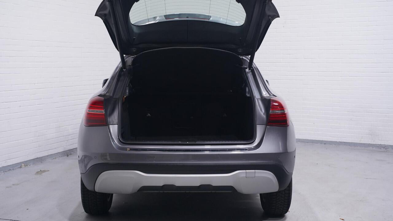 Mercedes-Benz GLA-KLASSE 180 Business Solution Limited Navi Clima Camera PDC NAP Leder/stof Sportstoelen Led koplampen Rijklaar!