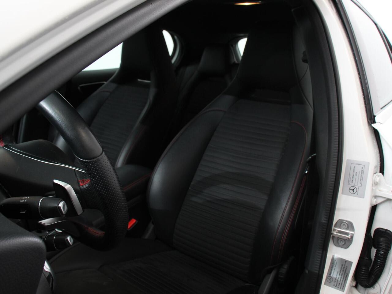 Mercedes-Benz GLA-KLASSE 200 Automaat Premium Plus | AMG Velgen | Climate control | Cruise control | Navigatie | Parkeersensoren | Achteruitrijcamera | Lichtmetalen velgen | Radio | LED | Voorstoelen verwarmd | Apple Carplay/ Android Auto