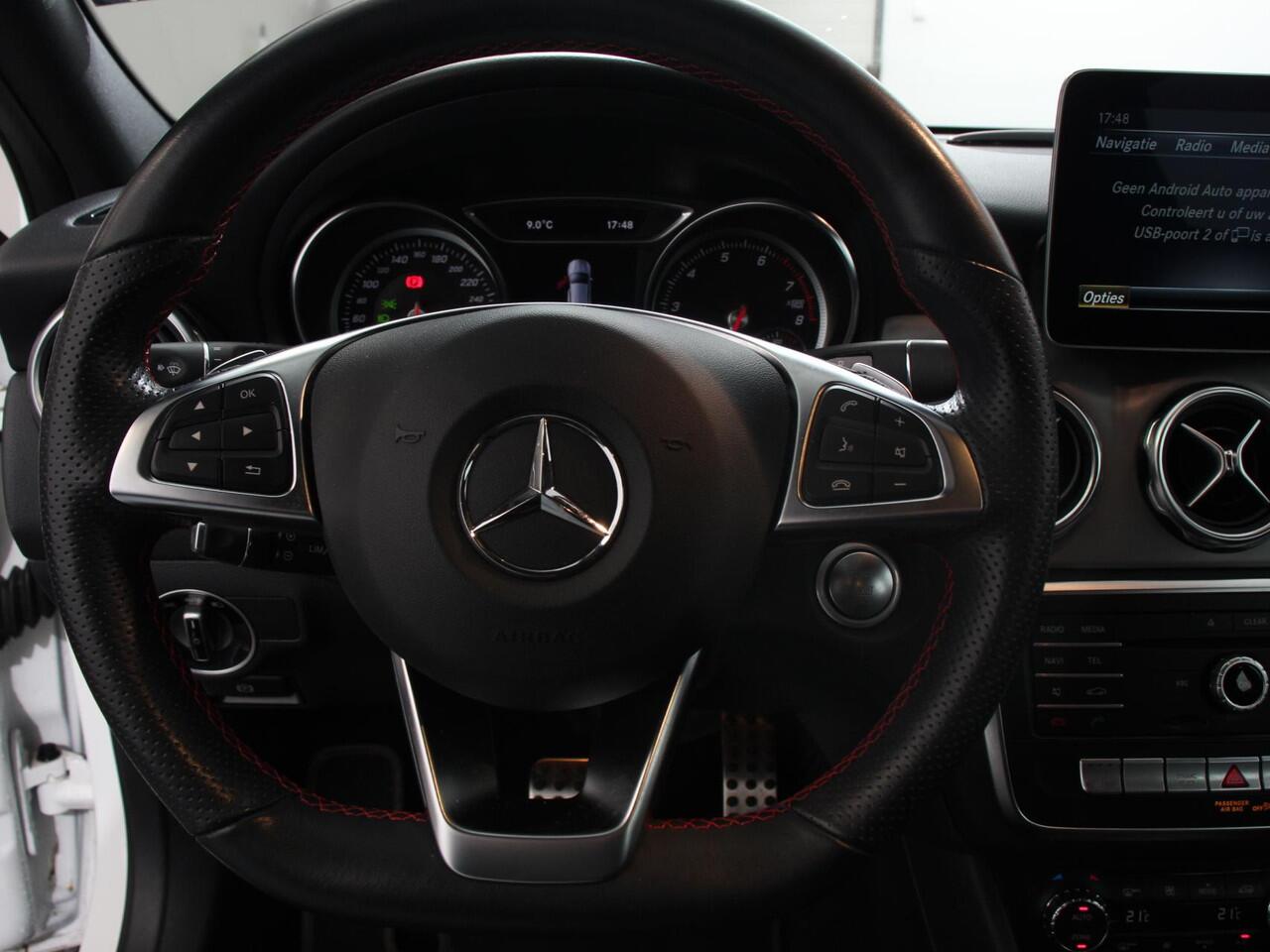 Mercedes-Benz GLA-KLASSE 200 Automaat Premium Plus | AMG Velgen | Climate control | Cruise control | Navigatie | Parkeersensoren | Achteruitrijcamera | Lichtmetalen velgen | Radio | LED | Voorstoelen verwarmd | Apple Carplay/ Android Auto