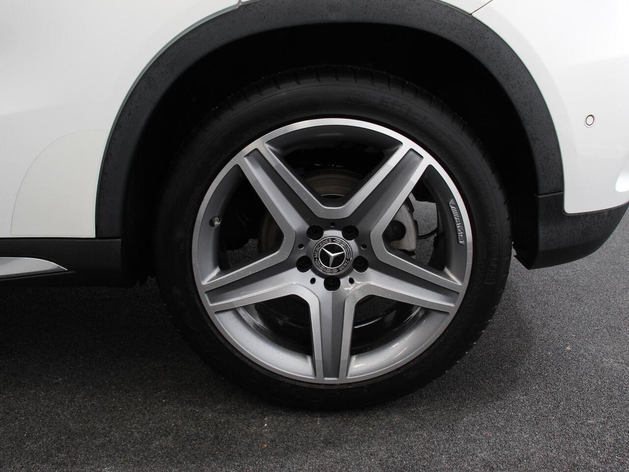Mercedes-Benz GLA-KLASSE 200 Automaat Premium Plus | AMG Velgen | Climate control | Cruise control | Navigatie | Parkeersensoren | Achteruitrijcamera | Lichtmetalen velgen | Radio | LED | Voorstoelen verwarmd | Apple Carplay/ Android Auto