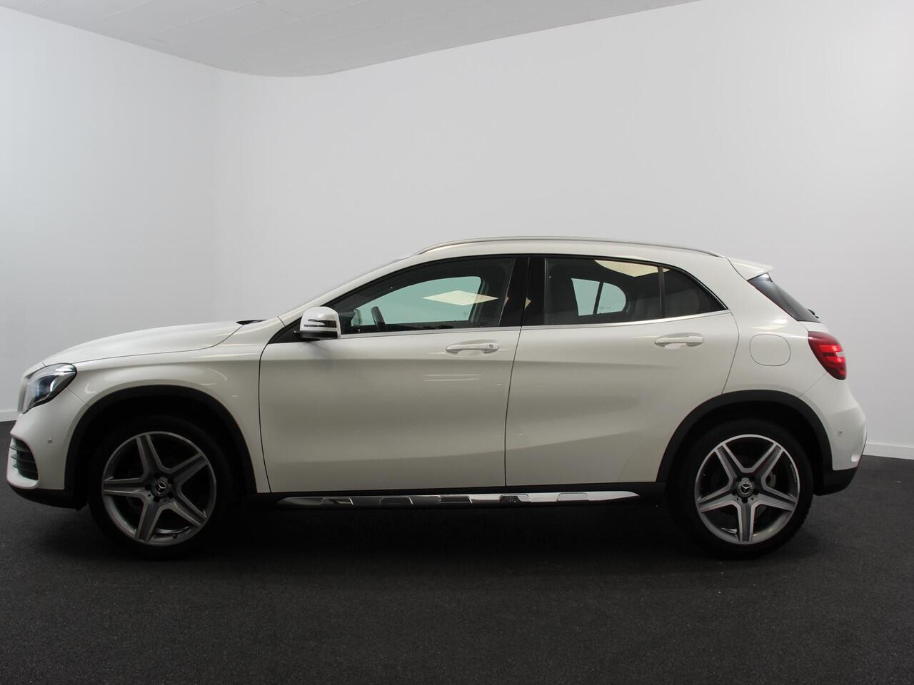 Mercedes-Benz GLA-KLASSE 200 Automaat Premium Plus | AMG Velgen | Climate control | Cruise control | Navigatie | Parkeersensoren | Achteruitrijcamera | Lichtmetalen velgen | Radio | LED | Voorstoelen verwarmd | Apple Carplay/ Android Auto