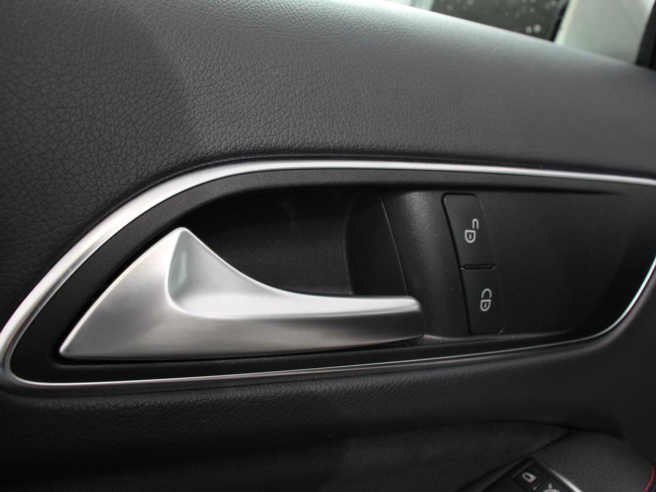 Mercedes-Benz GLA-KLASSE 200 Automaat Premium Plus | AMG Velgen | Climate control | Cruise control | Navigatie | Parkeersensoren | Achteruitrijcamera | Lichtmetalen velgen | Radio | LED | Voorstoelen verwarmd | Apple Carplay/ Android Auto