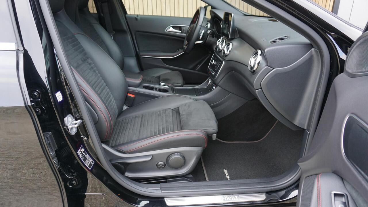 Mercedes-Benz GLA-KLASSE 180 122pk 2x AMG-Line Leder/Alcantara 18inch LM Keyless LED A-Camera *NL auto* 77686km!