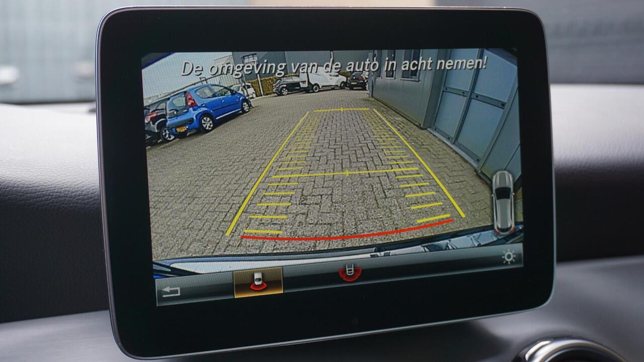 Mercedes-Benz GLA-KLASSE 180 122pk 2x AMG-Line Leder/Alcantara 18inch LM Keyless LED A-Camera *NL auto* 77686km!