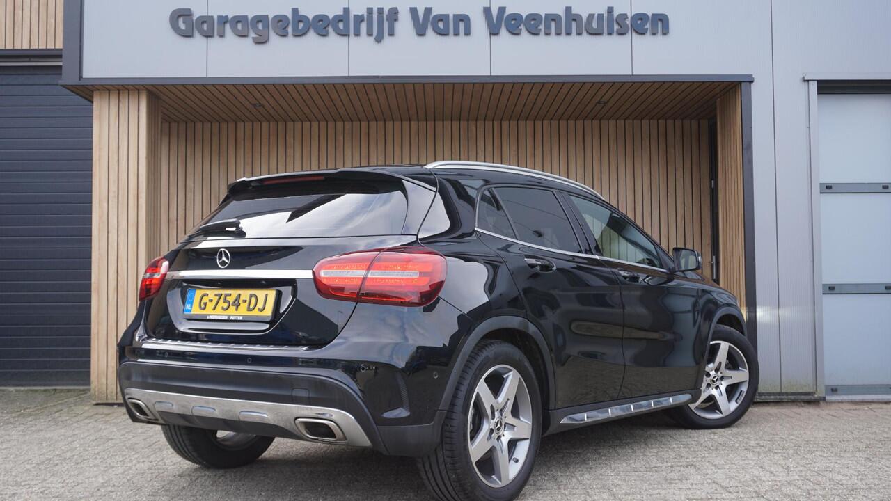 Mercedes-Benz GLA-KLASSE 180 122pk 2x AMG-Line Leder/Alcantara 18inch LM Keyless LED A-Camera *NL auto* 77686km!