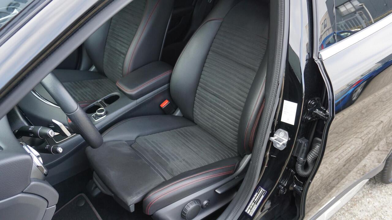 Mercedes-Benz GLA-KLASSE 180 122pk 2x AMG-Line Leder/Alcantara 18inch LM Keyless LED A-Camera *NL auto* 77686km!