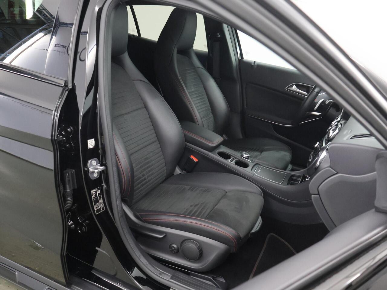 Mercedes-Benz GLA-KLASSE 180 Business Solution AMG Limited | Night | Stoelverwarming | Achteruitrijcamera | Keyless | 19" lichtmetalen velgen |