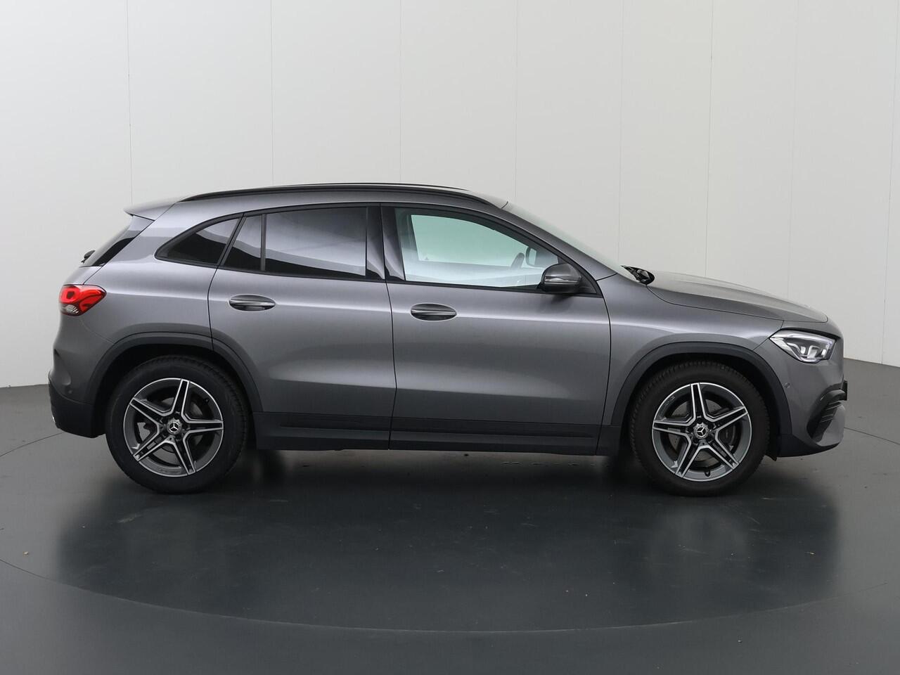 Mercedes-Benz GLA-KLASSE 200 Business Solution AMG | Night pakket | Elektrische achterklep | Stoelverwarming |