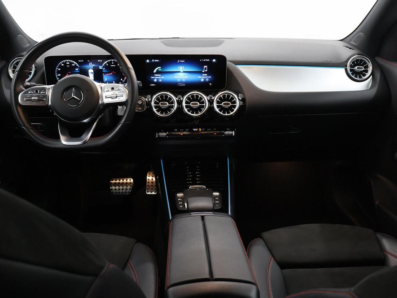 Mercedes-Benz GLA-KLASSE 200 Business Solution AMG | Night pakket | Elektrische achterklep | Stoelverwarming |