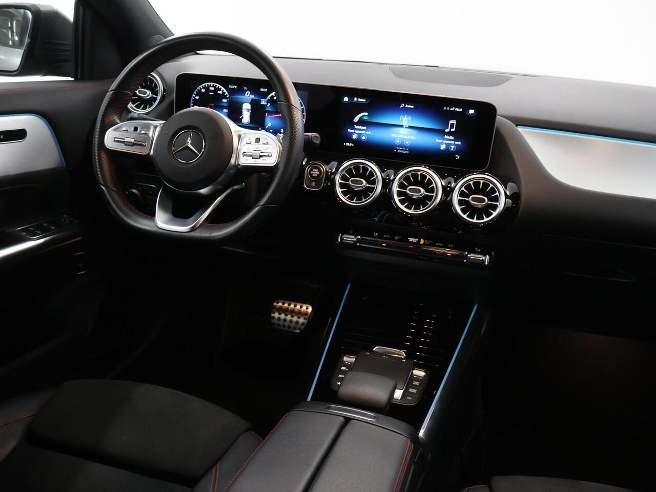Mercedes-Benz GLA-KLASSE 200 Business Solution AMG | Night pakket | Elektrische achterklep | Stoelverwarming |
