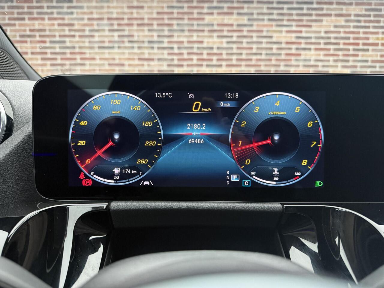 Mercedes-Benz GLA-KLASSE 200 Business Solution AMG | Dak| Memory| Cam|