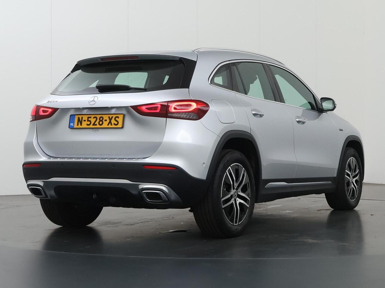 Mercedes-Benz GLA-KLASSE 250 e Style | Stoelverwarming | 360 graden camera | 18" lichtmetalen velgen | Sfeerverlichting |