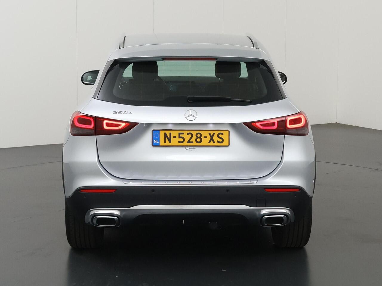 Mercedes-Benz GLA-KLASSE 250 e Style | Stoelverwarming | 360 graden camera | 18" lichtmetalen velgen | Sfeerverlichting |