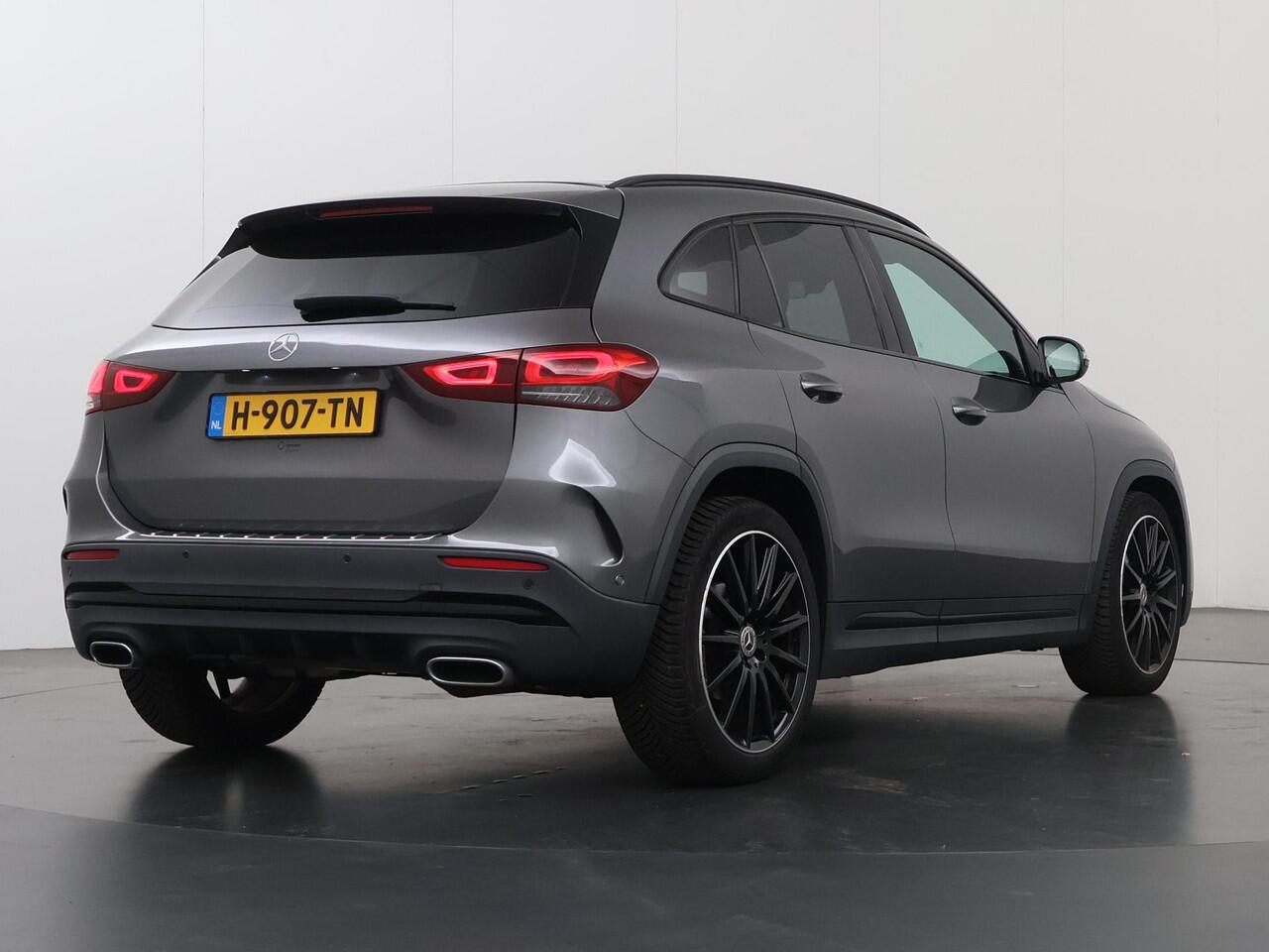 Mercedes-Benz GLA-KLASSE 200 AMG Line | Night | Panorama-schuifdak | Widescreen | Achteruitrijcamera | EASY PACK