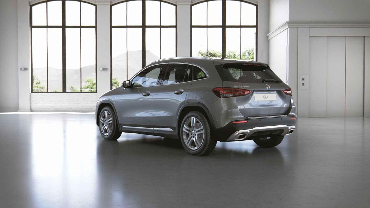 Mercedes-Benz GLA-KLASSE 250 e Style | Stoelverwarming | Widescreen | Achteruitrijcamera | 18" lichtmetalen velgen |