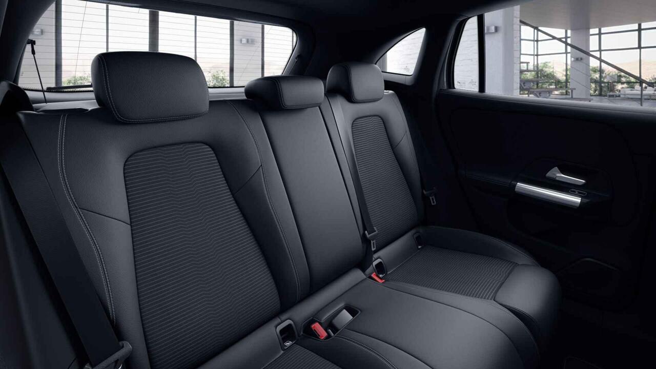 Mercedes-Benz GLA-KLASSE 250 e Style | Stoelverwarming | Widescreen | Achteruitrijcamera | 18" lichtmetalen velgen |