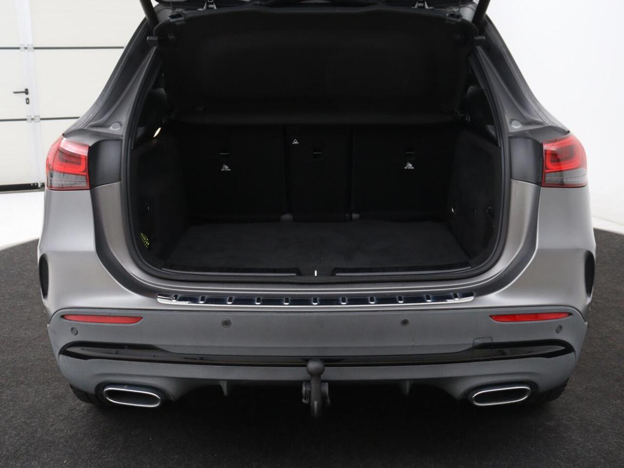 Mercedes-Benz GLA-KLASSE 250e AMG Limited | Panoramadak | Trekhaak | Adaptive cruise | Stoelverwarming | Memory | Matrix LED | Leder/Alcantara | Navigatie | Camera | Sfeerverlichting | PHEV | Plug In