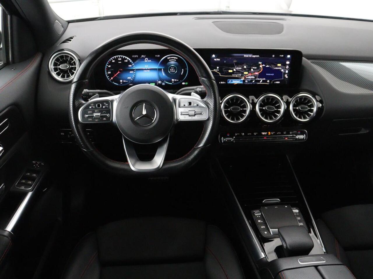 Mercedes-Benz GLA-KLASSE 250e AMG Limited | Panoramadak | Trekhaak | Adaptive cruise | Stoelverwarming | Memory | Matrix LED | Leder/Alcantara | Navigatie | Camera | Sfeerverlichting | PHEV | Plug In