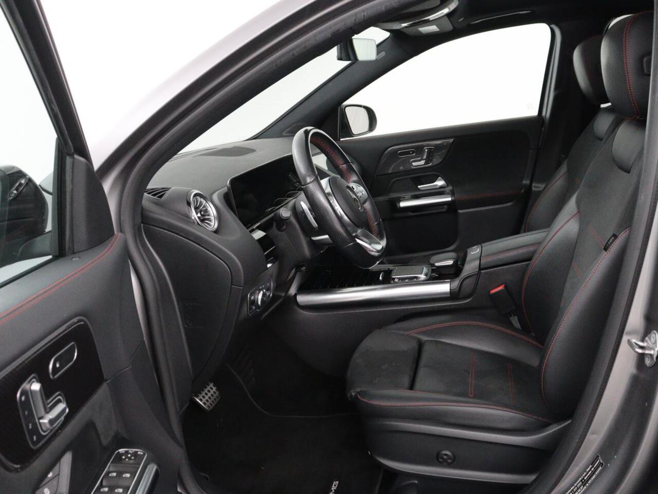 Mercedes-Benz GLA-KLASSE 250e AMG Limited | Panoramadak | Trekhaak | Adaptive cruise | Stoelverwarming | Memory | Matrix LED | Leder/Alcantara | Navigatie | Camera | Sfeerverlichting | PHEV | Plug In