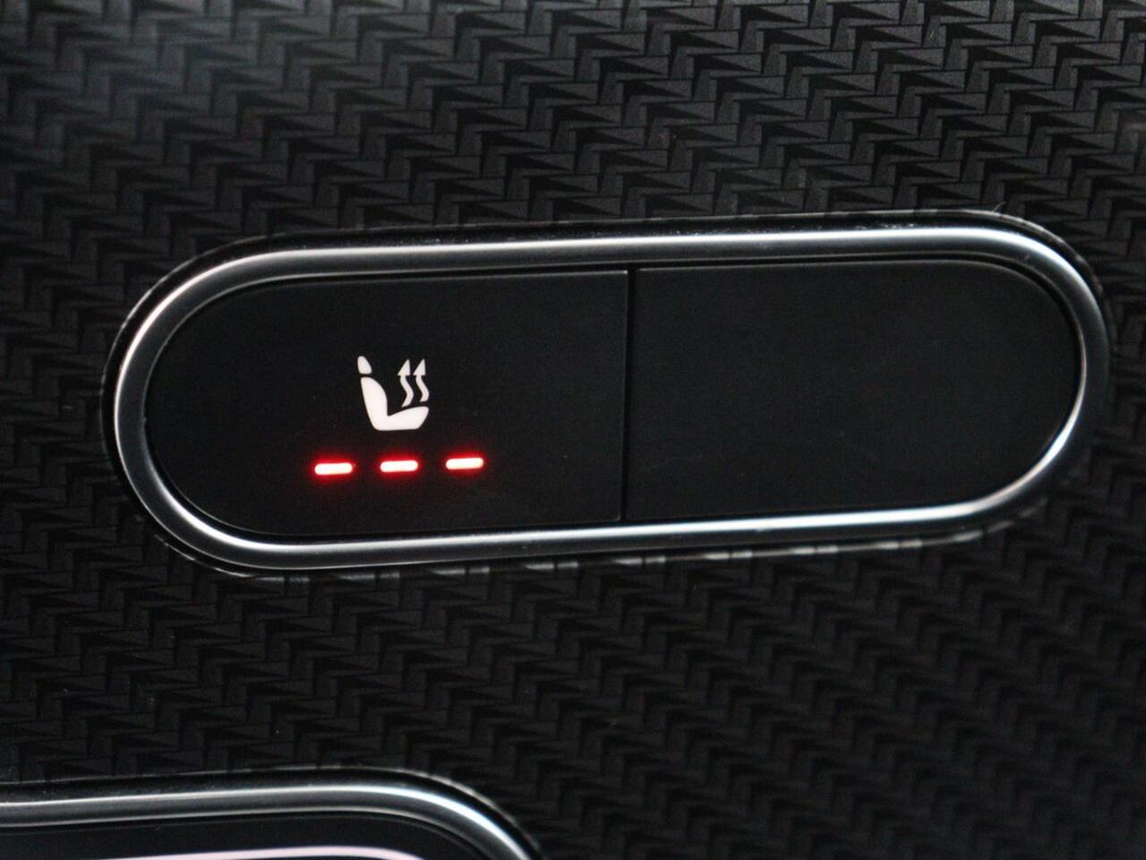 Mercedes-Benz GLA-KLASSE 250e AMG Limited | Panoramadak | Trekhaak | Adaptive cruise | Stoelverwarming | Memory | Matrix LED | Leder/Alcantara | Navigatie | Camera | Sfeerverlichting | PHEV | Plug In