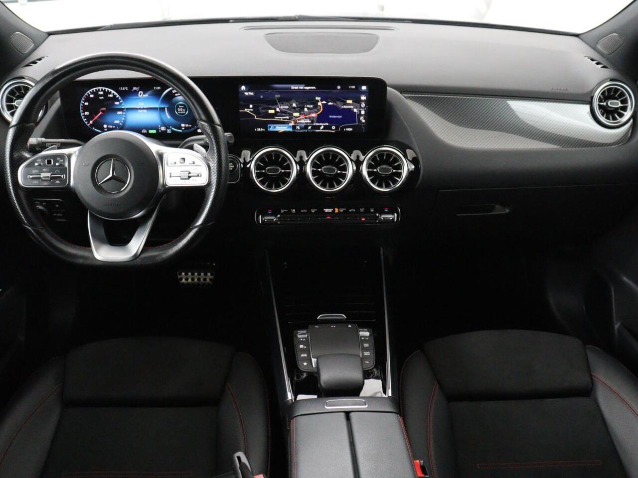 Mercedes-Benz GLA-KLASSE 250e AMG Limited | Panoramadak | Trekhaak | Adaptive cruise | Stoelverwarming | Memory | Matrix LED | Leder/Alcantara | Navigatie | Camera | Sfeerverlichting | PHEV | Plug In