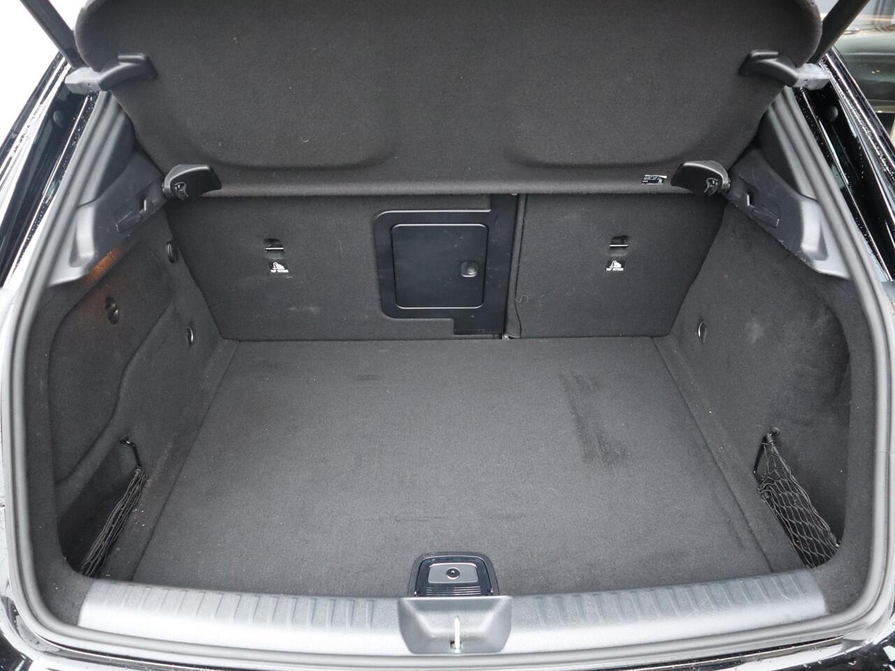 Mercedes-Benz GLA-KLASSE 180 Business Solution AMG