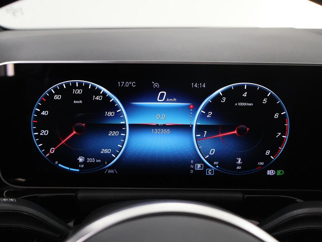 Mercedes-Benz GLA-KLASSE 200 Business Solution Luxury | Trekhaak | Stoelverwarming | Getint glas | Achteruitrijcamera |