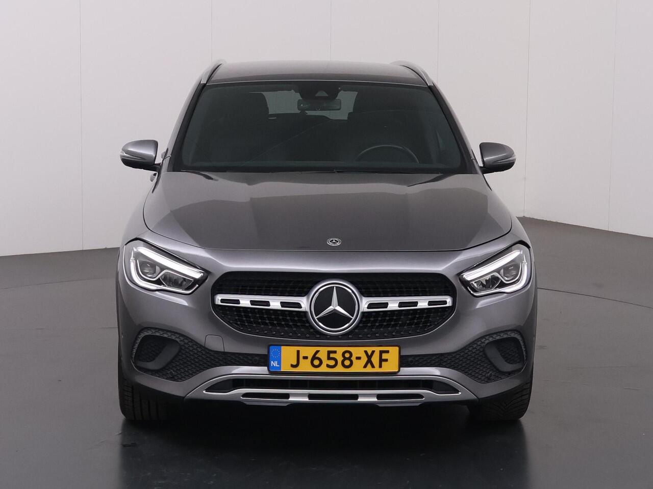 Mercedes-Benz GLA-KLASSE 200 Business Solution Luxury | Trekhaak | Stoelverwarming | Getint glas | Achteruitrijcamera |