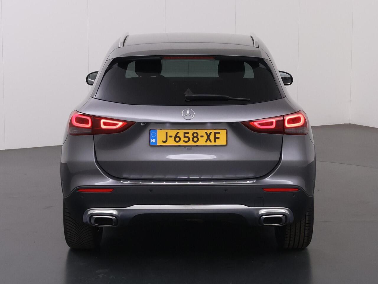 Mercedes-Benz GLA-KLASSE 200 Business Solution Luxury | Trekhaak | Stoelverwarming | Getint glas | Achteruitrijcamera |