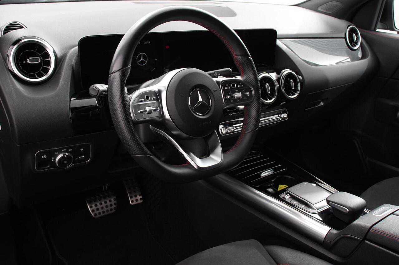 Mercedes-Benz GLA-KLASSE 200 AMG Line Automaat Nieuw model ! | Navigatie | Climate Control | Camera | Electrisch bedienbare achterklep | Dab | Led