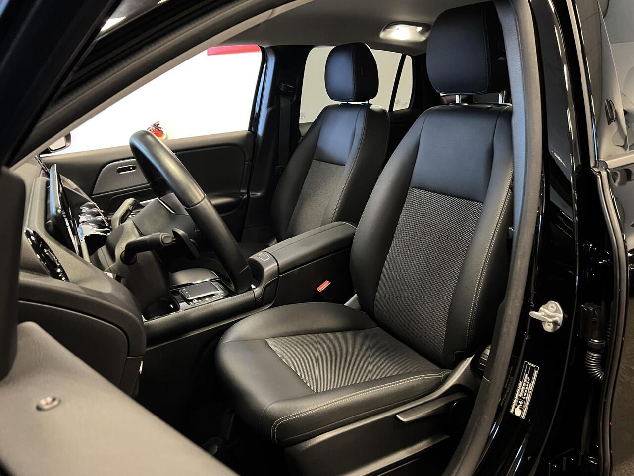 Mercedes-Benz GLA-KLASSE 180 NAVIGATIE/CAMERA , ECC AIRCO, CRUISE, 136 PK