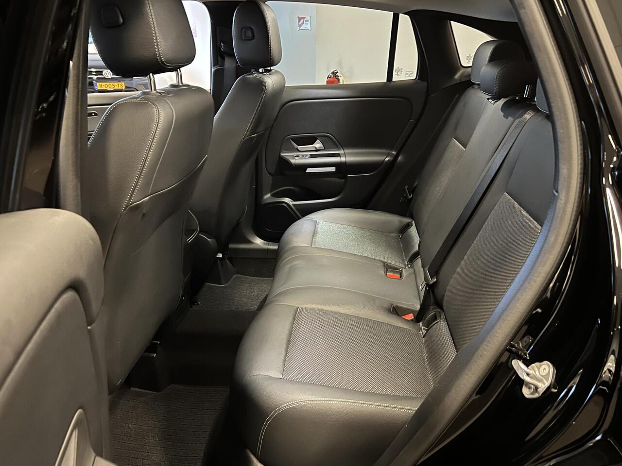 Mercedes-Benz GLA-KLASSE 180 NAVIGATIE/CAMERA , ECC AIRCO, CRUISE, 136 PK