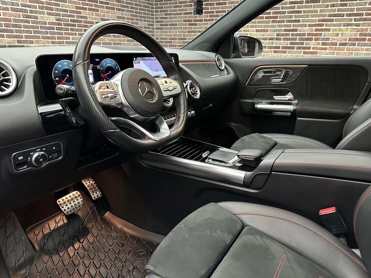Mercedes-Benz GLA-KLASSE 180 Business Solution AMG | Memory| Dak| Sfeer|