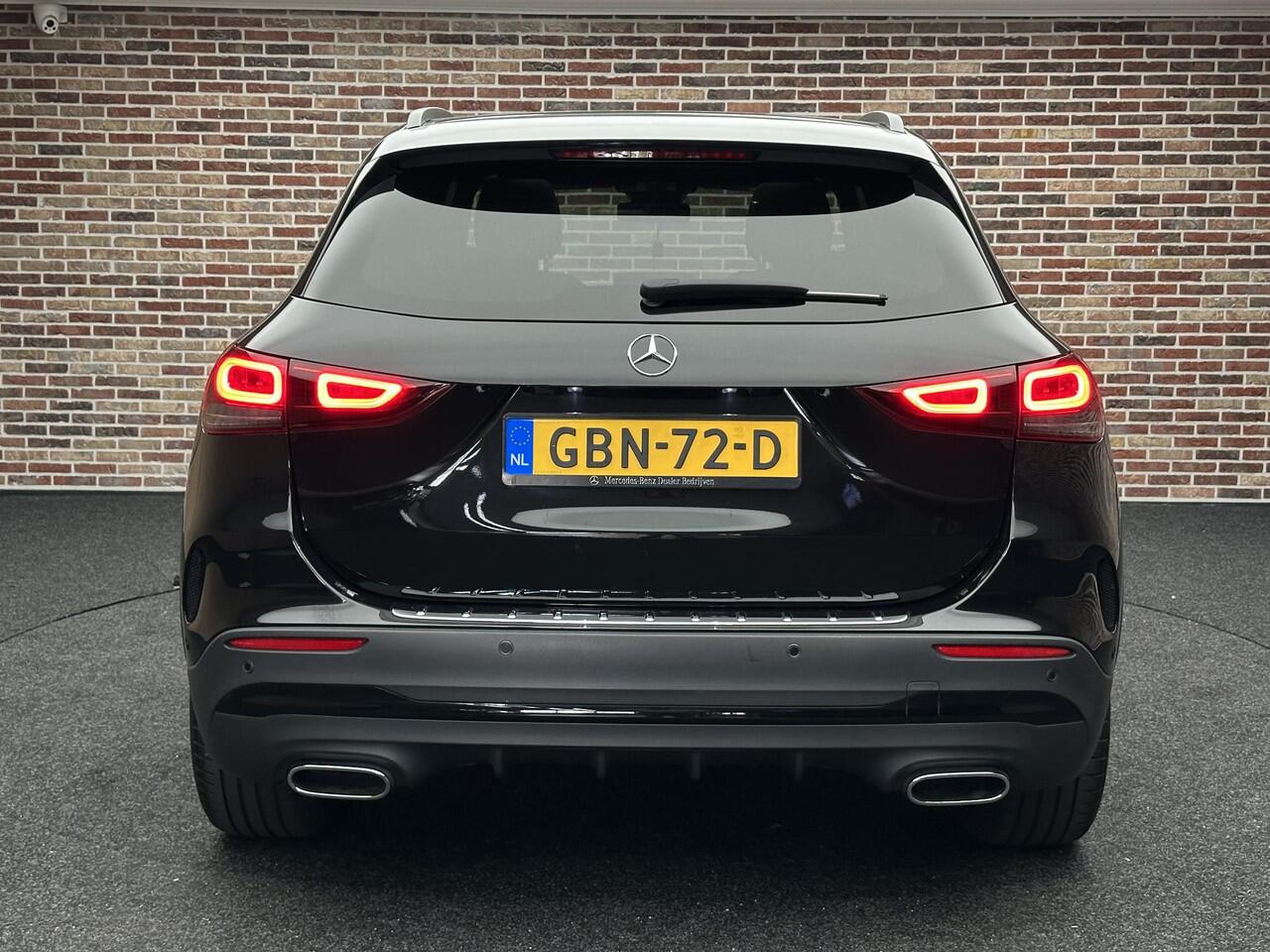 Mercedes-Benz GLA-KLASSE 180 Business Solution AMG | Memory| Dak| Sfeer|