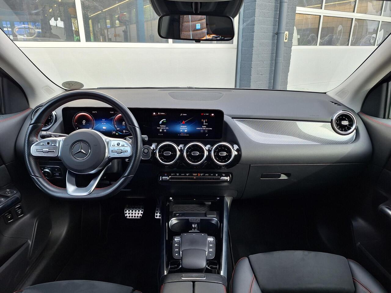 Mercedes-Benz GLA-KLASSE 250 e | AMG Line | Night pakket | Parkeersensoren rondom | Widescreen | Stoelverwarming voor | Easy Pack achterklep | LED verlichting