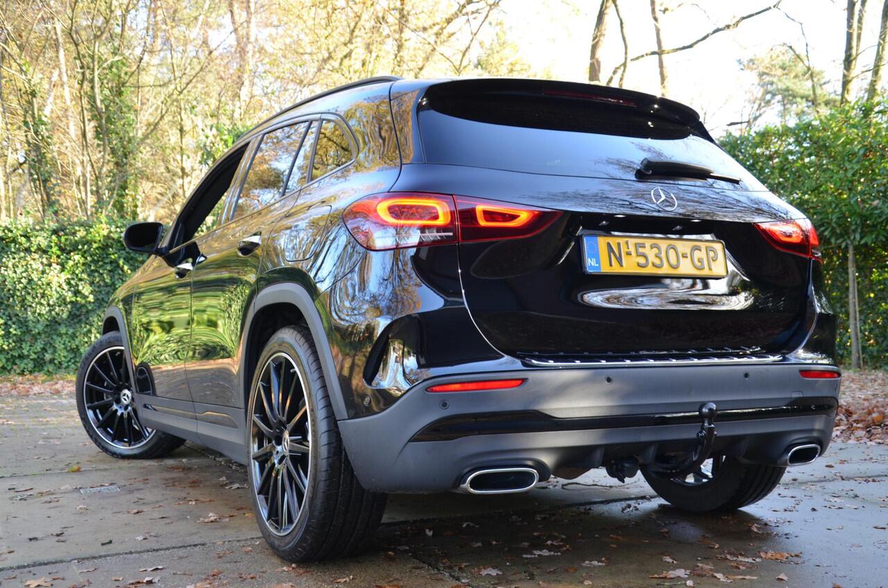 Mercedes-Benz GLA-KLASSE 200 AMG Line Automaat/Navi/Pdc/Ecc/Achteruitrijcamera/Panoramadak/Sfeerverlichting/Stoelverwarming/elektrisch verstelbare stoel(en) met geheugen/Matrix-Led/Cr-Controle/Privacy-Glass/19-Inch Lmv/Trekhaak-Afneembaar