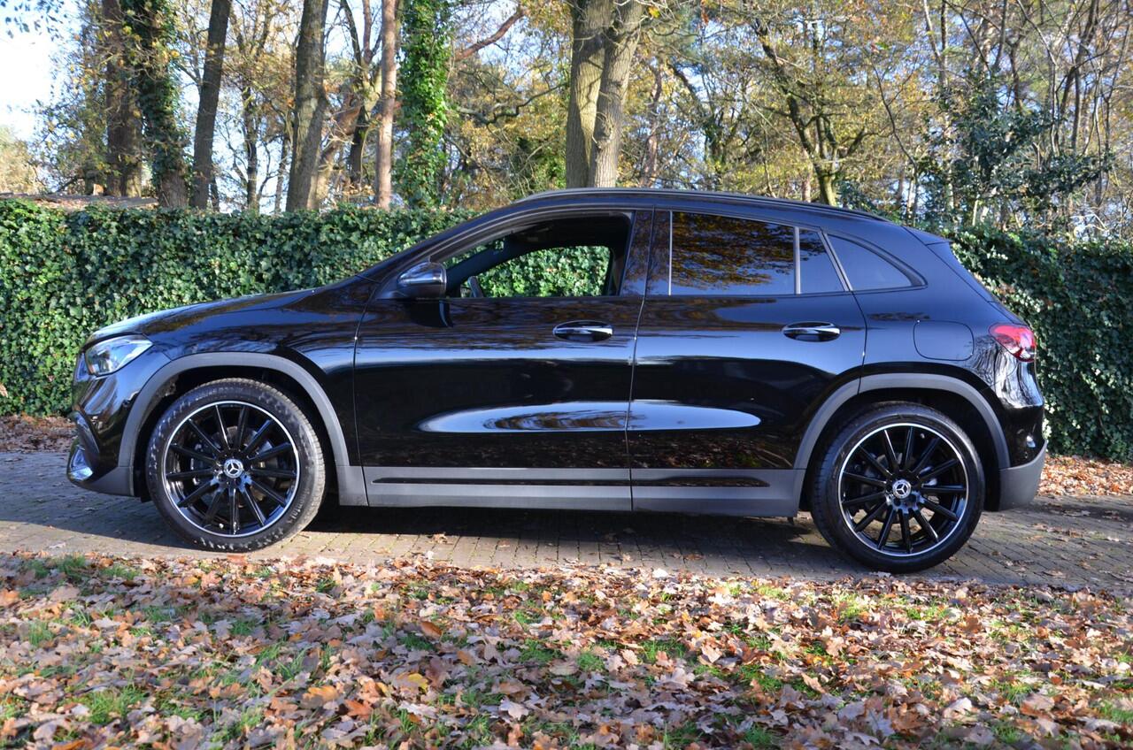 Mercedes-Benz GLA-KLASSE 200 AMG Line Automaat/Navi/Pdc/Ecc/Achteruitrijcamera/Panoramadak/Sfeerverlichting/Stoelverwarming/elektrisch verstelbare stoel(en) met geheugen/Matrix-Led/Cr-Controle/Privacy-Glass/19-Inch Lmv/Trekhaak-Afneembaar