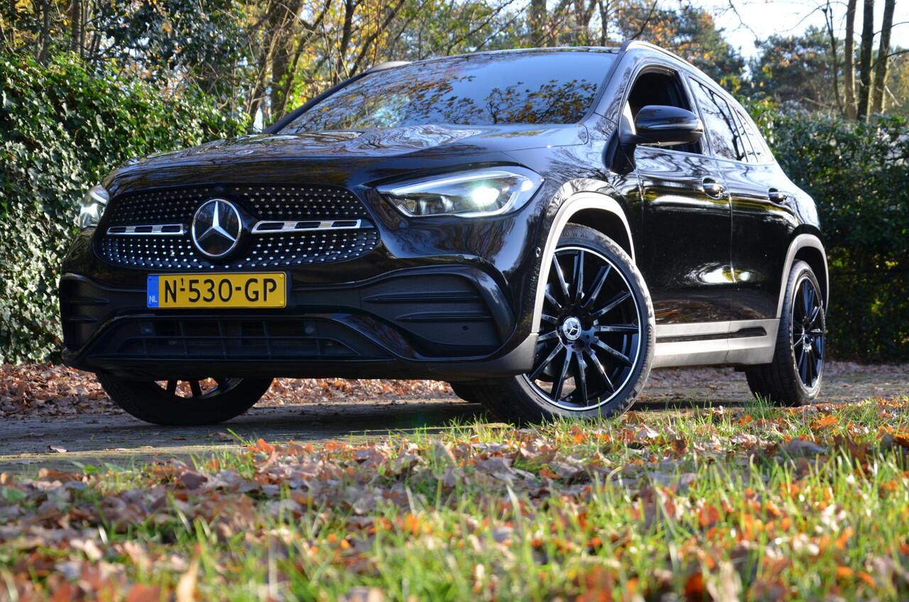 Mercedes-Benz GLA-KLASSE 200 AMG Line Automaat/Navi/Pdc/Ecc/Achteruitrijcamera/Panoramadak/Sfeerverlichting/Stoelverwarming/elektrisch verstelbare stoel(en) met geheugen/Matrix-Led/Cr-Controle/Privacy-Glass/19-Inch Lmv/Trekhaak-Afneembaar