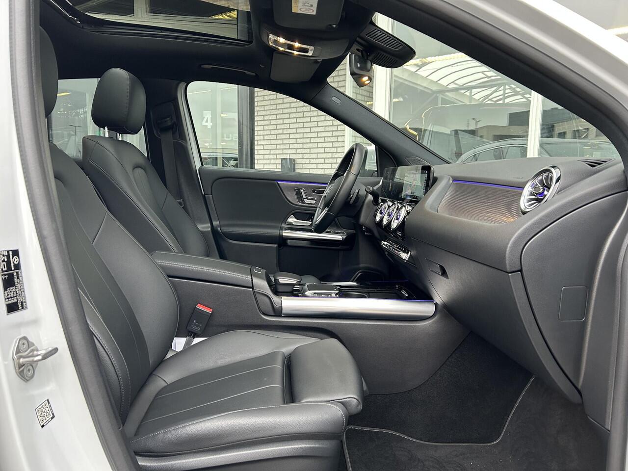 Mercedes-Benz GLA-KLASSE 180 Business Solution Luxury | Panoramadak | Memory | Sfeerverlichting