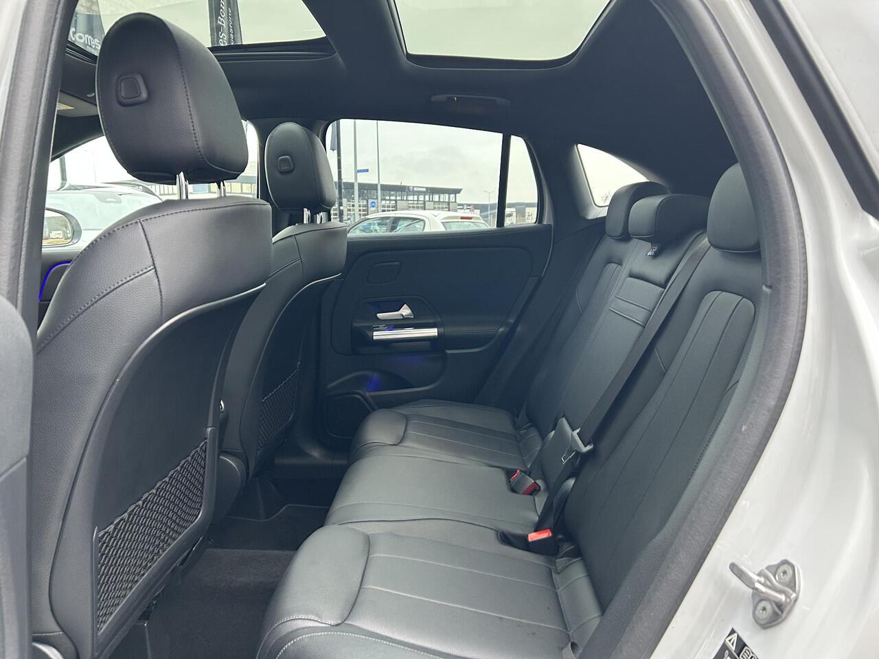 Mercedes-Benz GLA-KLASSE 180 Business Solution Luxury | Panoramadak | Memory | Sfeerverlichting