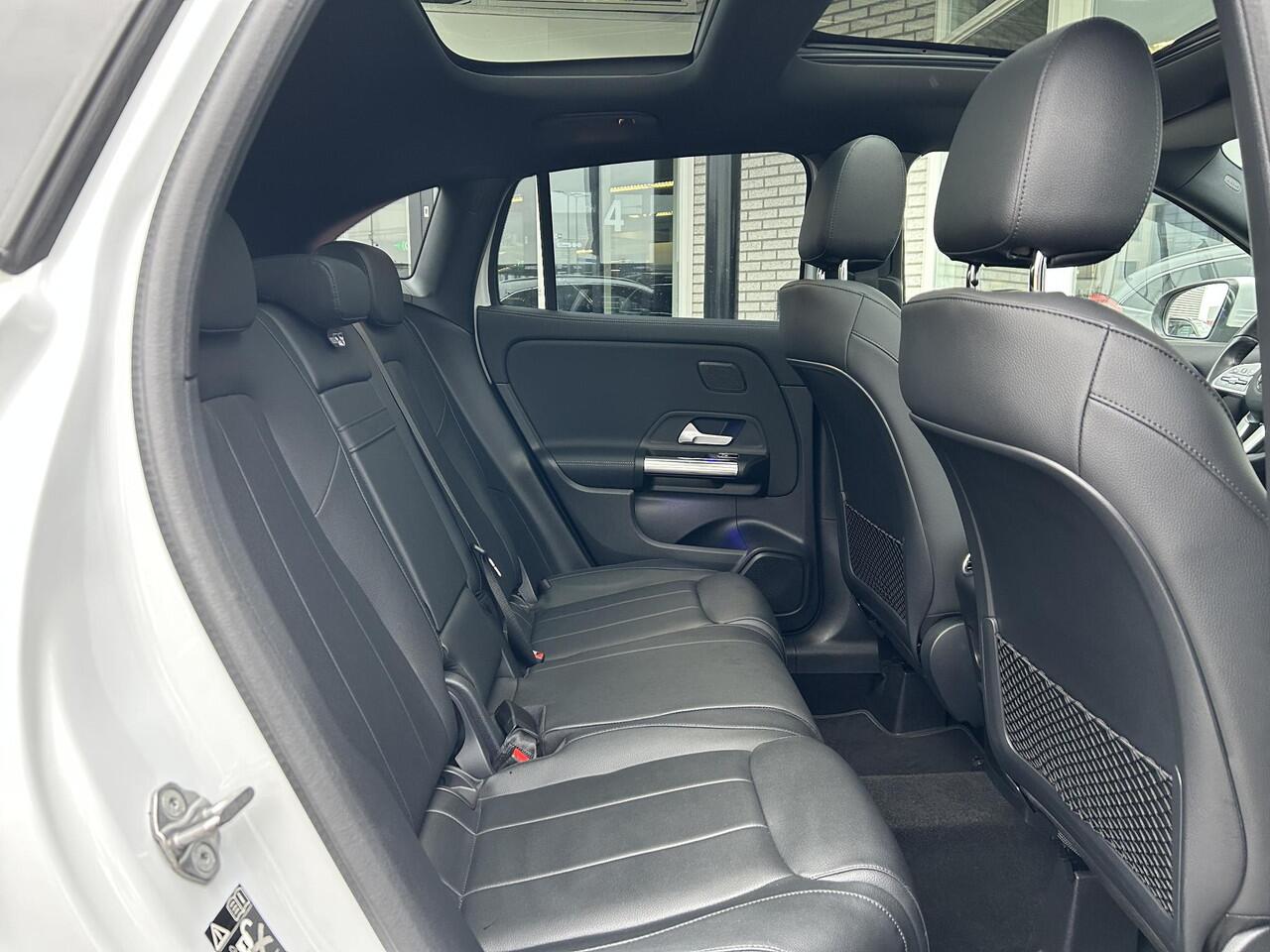 Mercedes-Benz GLA-KLASSE 180 Business Solution Luxury | Panoramadak | Memory | Sfeerverlichting