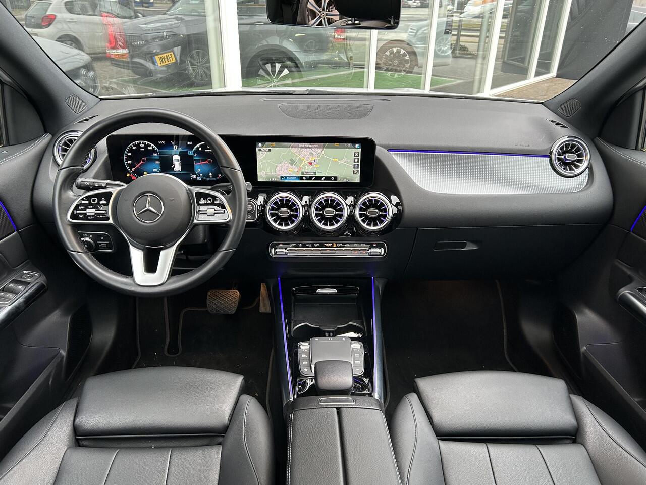 Mercedes-Benz GLA-KLASSE 180 Business Solution Luxury | Panoramadak | Memory | Sfeerverlichting