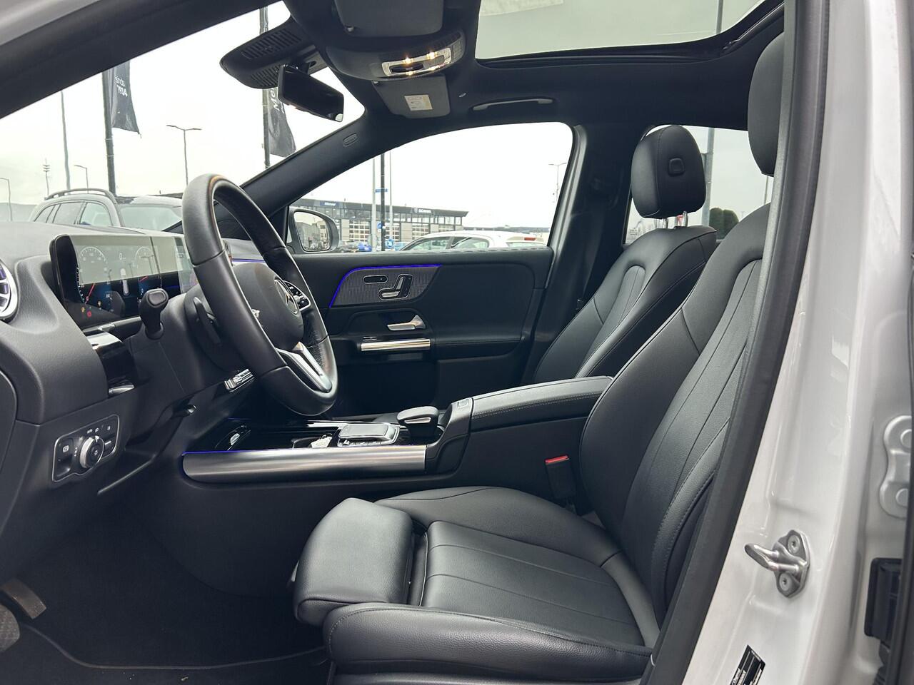 Mercedes-Benz GLA-KLASSE 180 Business Solution Luxury | Panoramadak | Memory | Sfeerverlichting