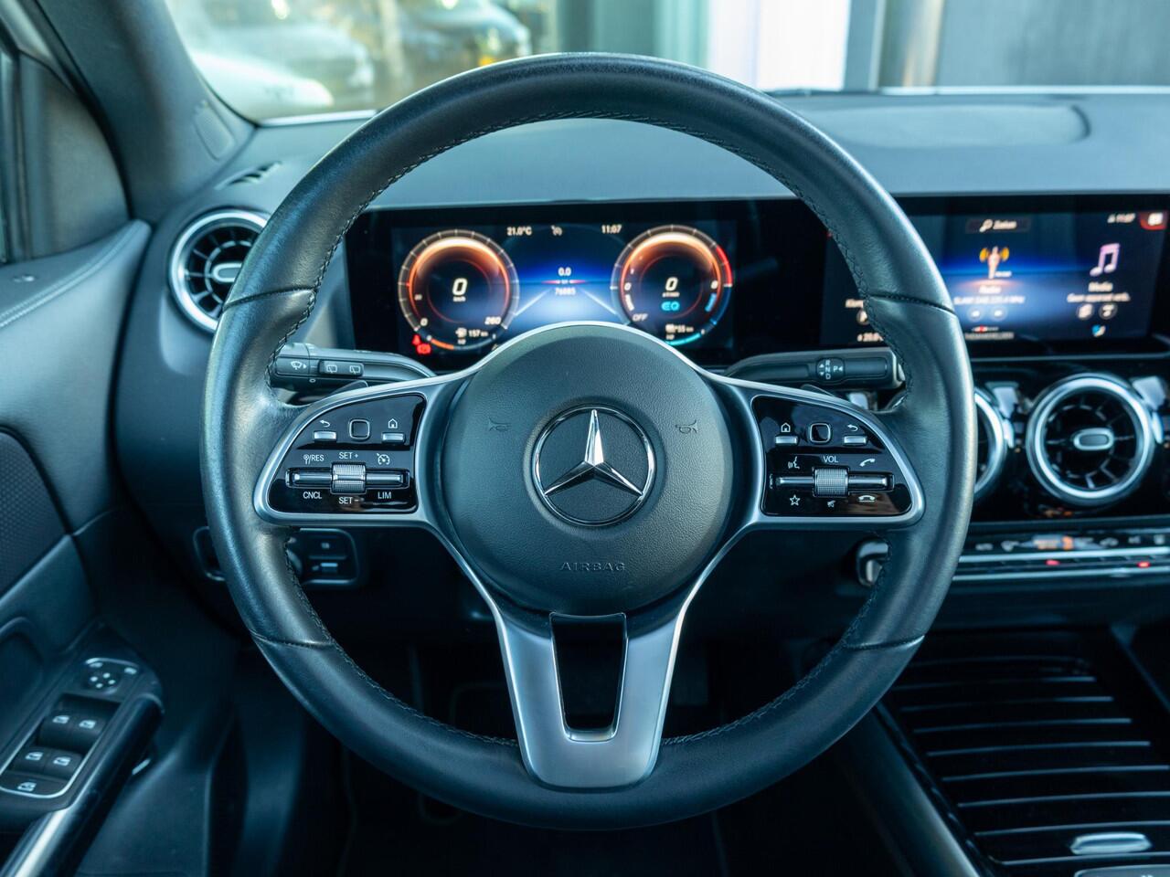 Mercedes-Benz GLA-KLASSE 250 e Panorama dak