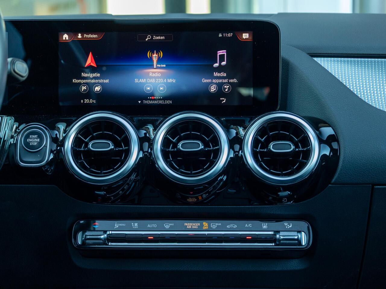 Mercedes-Benz GLA-KLASSE 250 e Panorama dak